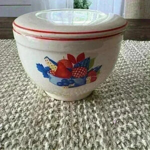 Universal Cambridge Calico Fruit bowl with lid. 1940’s vintage and collectible.